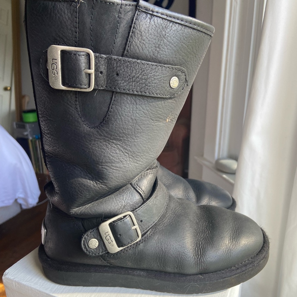 UGG Sutter kids in size 5 youth US